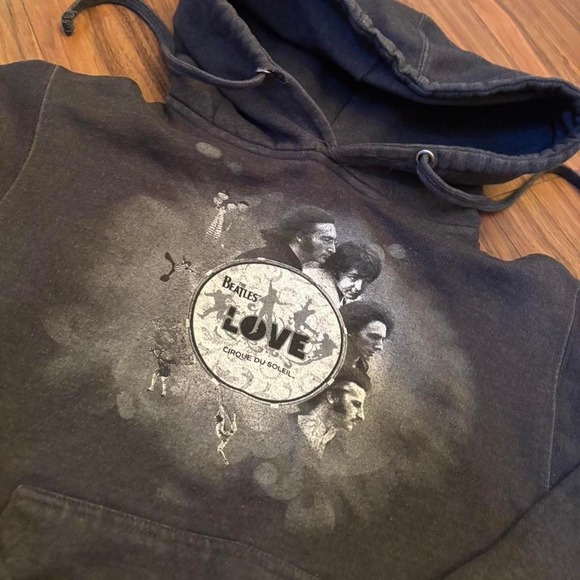 Vintage the Beatles Black Circus du Soleil hoodie with faded design finds - Picture 2 of 3